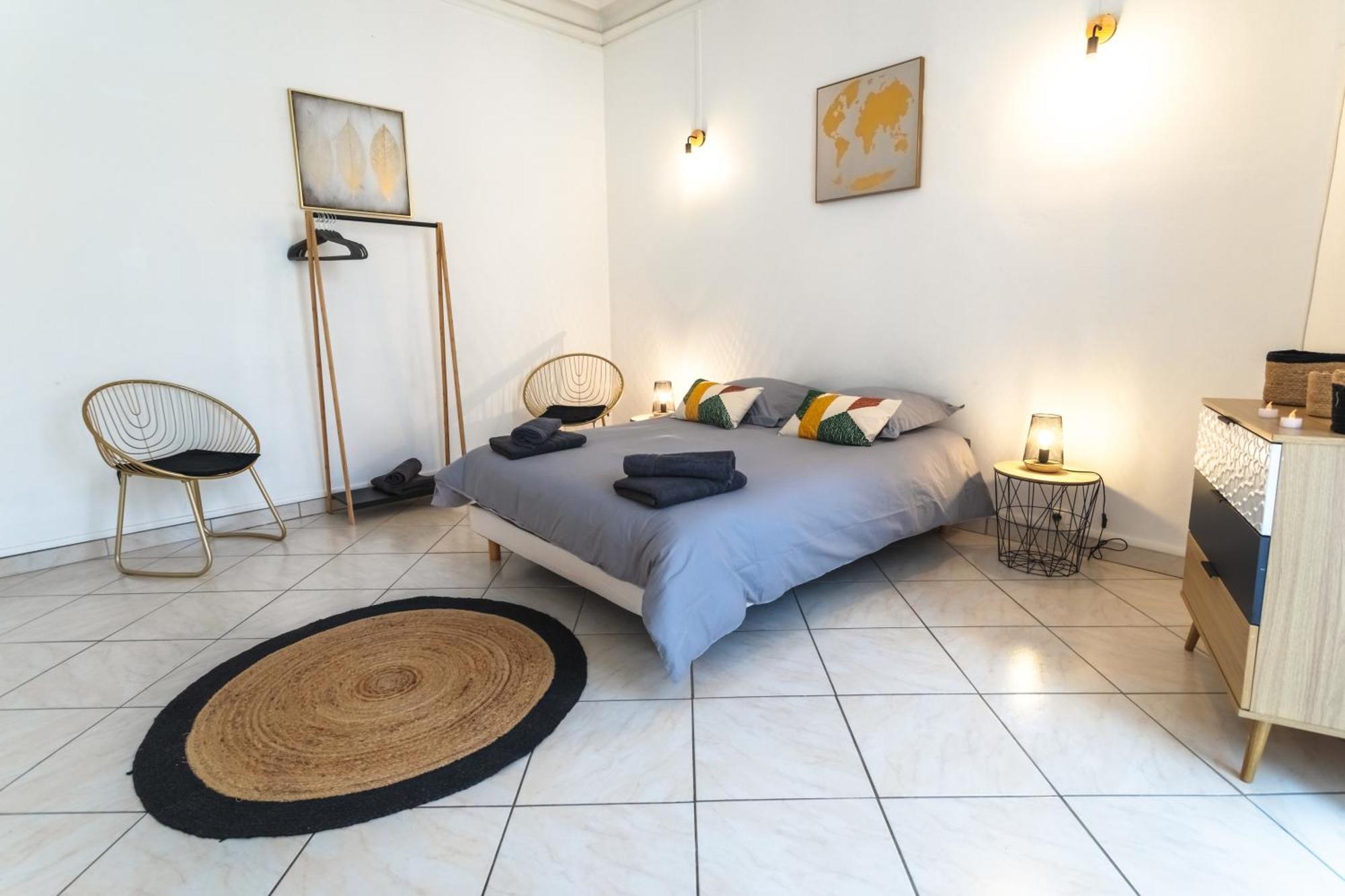 Grand appartement climatisé 3 chambres 6-8 pers Béziers Esterno foto
