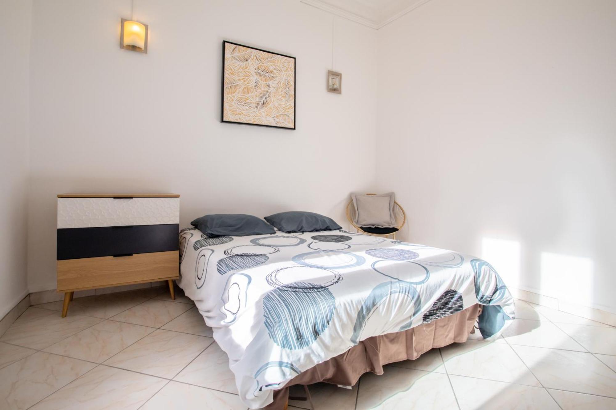 Grand appartement climatisé 3 chambres 6-8 pers Béziers Esterno foto