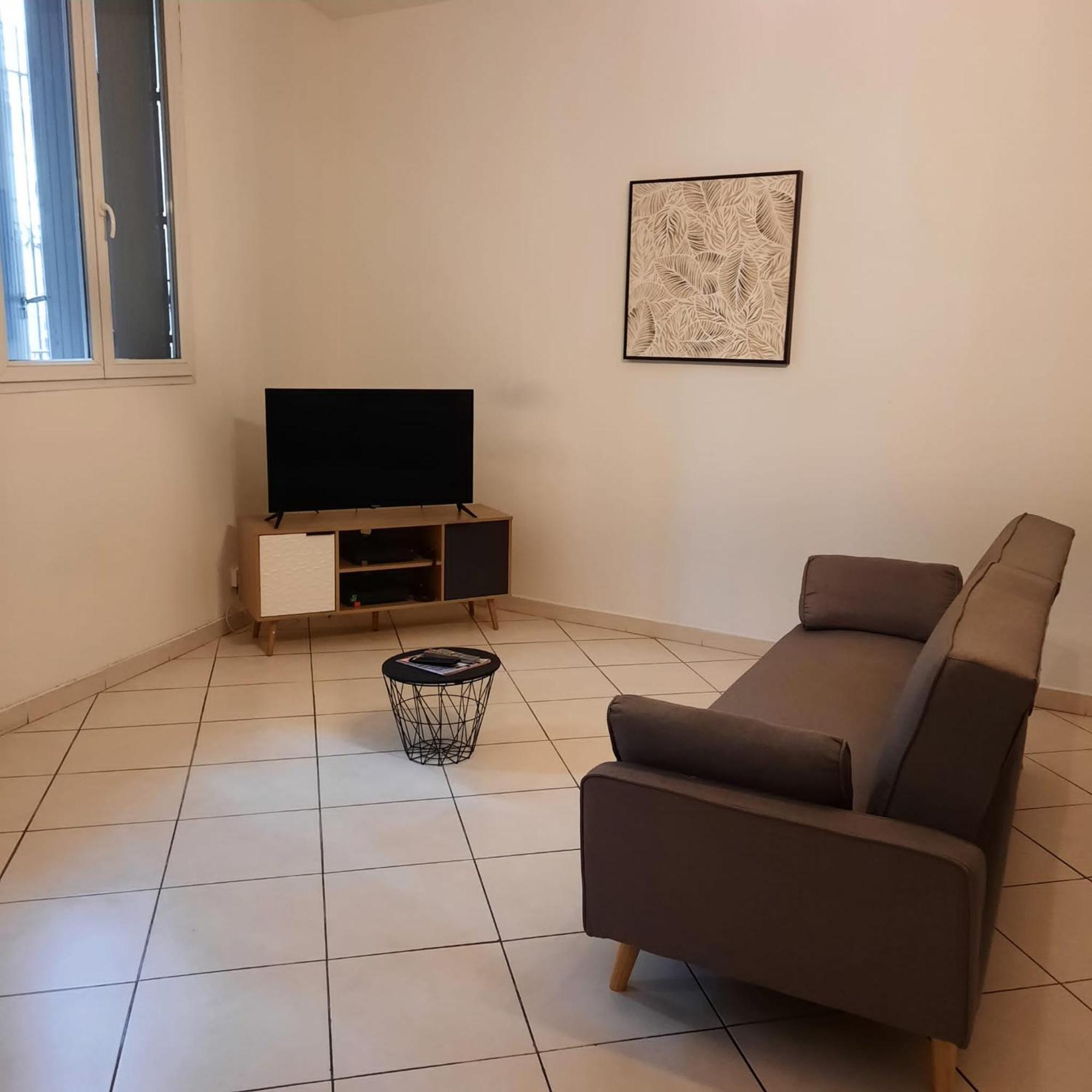 Grand appartement climatisé 3 chambres 6-8 pers Béziers Esterno foto